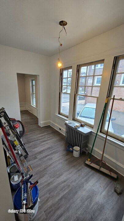 2221 Mt Carmel Ave in Glenside, PA - Building Photo