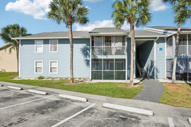 Cypress West Apartments in Ft. Myers, FL - Building Photo - Building Photo
