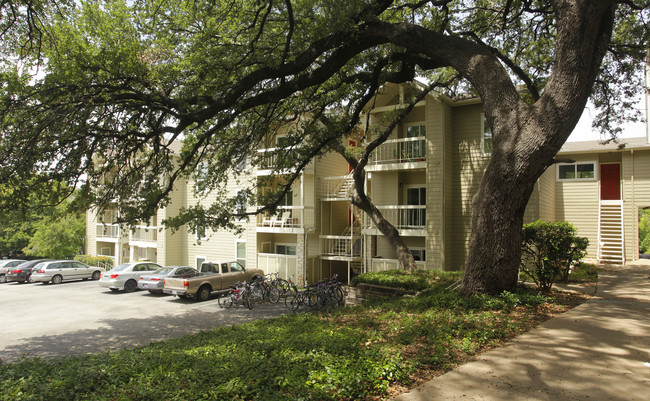 Hyde Park Oaks in Austin, TX - Building Photo - Building Photo