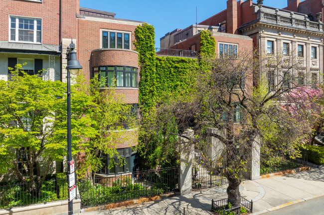 270 Beacon St in Boston, MA - Foto de edificio - Building Photo