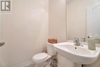 30 Mountainside Cres in Whitby, ON - Building Photo - Building Photo