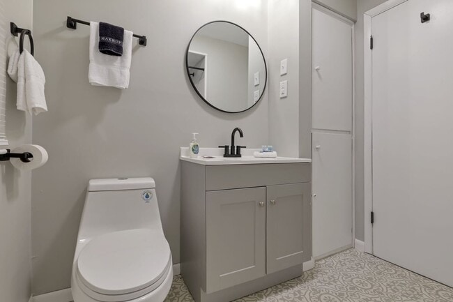 1275 E Weber Rd in Columbus, OH - Foto de edificio - Building Photo