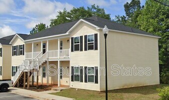 204 Walnut Hill Dr in Easley, SC - Building Photo