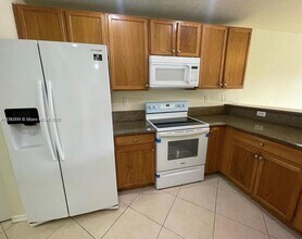 5966 Abbey Rd in Tamarac, FL - Building Photo - Building Photo