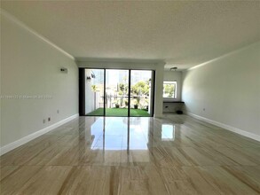 253 Poinciana Island Dr in Sunny Isles Beach, FL - Building Photo - Building Photo