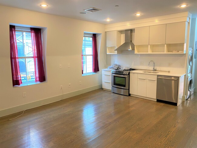 15 Boardman St, Unit 2, Unit 2