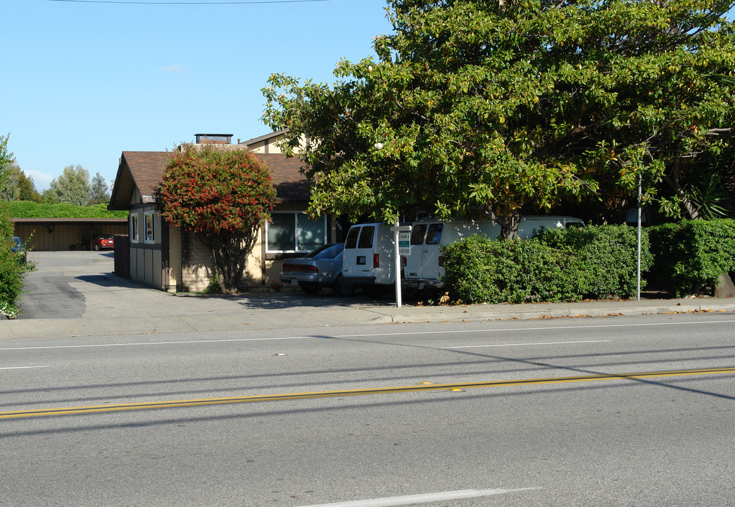 890 North Rengstorff in Mountain View, CA - Building Photo