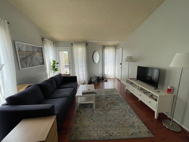 Room in Apartment on West Loop