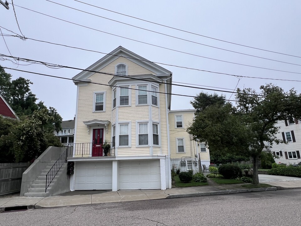 18 Elm St-Unit -REAR in Stonington, CT - Building Photo