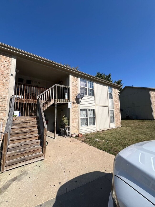 property at 903 S Edgebrook Ln