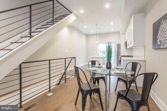 542 Pierce St in Philadelphia, PA - Building Photo - Building Photo