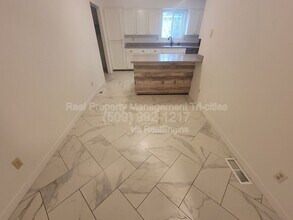 3704 S Vancouver St in Kennewick, WA - Building Photo - Building Photo