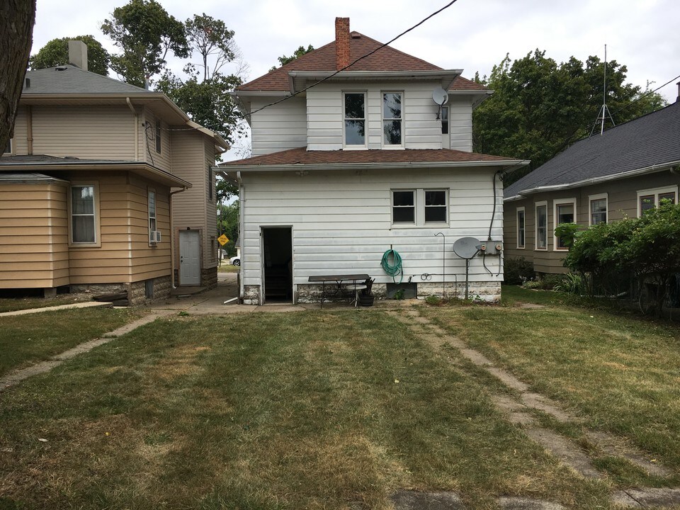 1014 Market St in St. Joseph, MI - Building Photo
