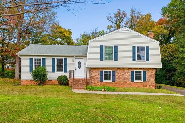 property at 810 Applegate Ct