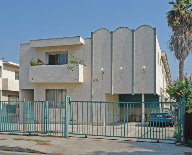 Garth Villas in Los Angeles, CA - Building Photo - Building Photo