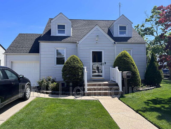 property at 130 Rolling St