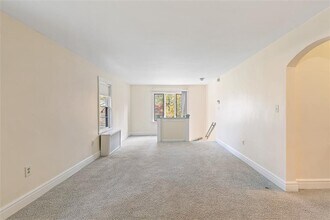 4 Chase Ln in Lincoln, RI - Building Photo - Building Photo