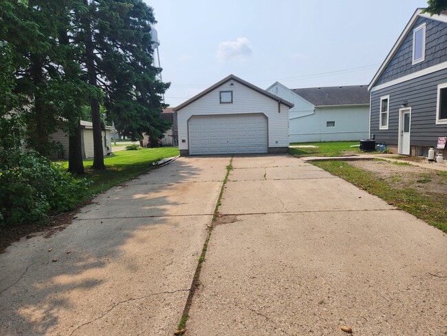 260 1st St S in Montrose, MN - Building Photo - Building Photo