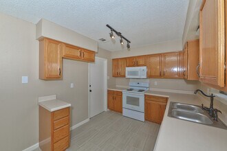 4811 Dick Gordon Dr in San Antonio, TX - Building Photo - Building Photo