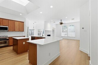 7835 Stone Oak Ct in Houston, TX - Building Photo - Building Photo