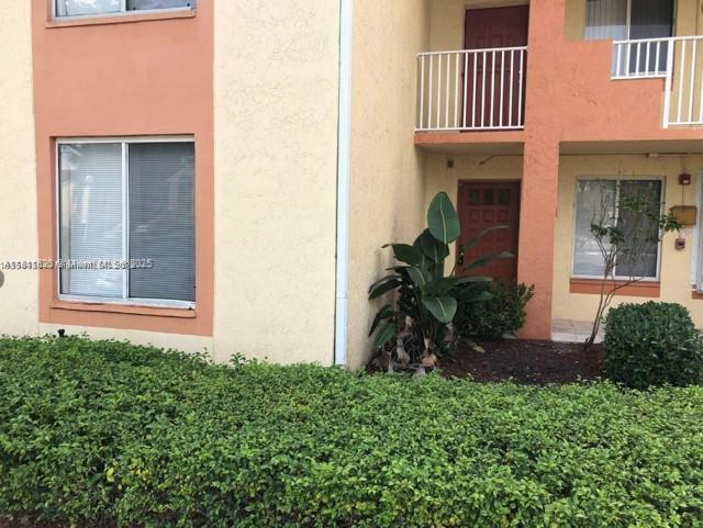1002 Coral Club Dr in Coral Springs, FL - Building Photo - Building Photo