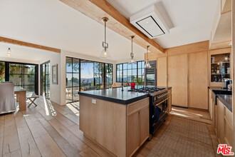 3351 Deronda Dr in Los Angeles, CA - Building Photo - Building Photo