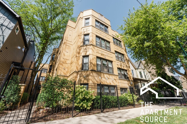 2238 N Sawyer Ave in Chicago, IL - Building Photo - Building Photo