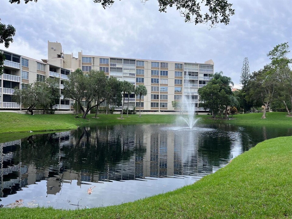 7001 Environ Blvd, Unit 603 in Lauderhill, FL - Building Photo