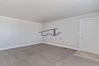 447 W 4900 S, Unit 3 in Washington Terrace, UT - Building Photo - Building Photo