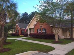 1021 Fords Pointe Cir in Savannah, GA - Foto de edificio - Building Photo