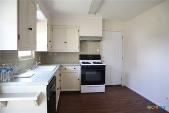 1403 Canary Ln in Seguin, TX - Building Photo - Building Photo