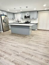 1310 Somerset Ln in Schaumburg, IL - Building Photo - Building Photo