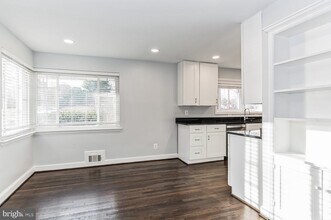 7016 Donna Cir in Annandale, VA - Building Photo - Building Photo