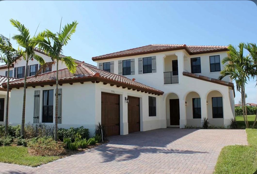 3396 NW 83rd Way in Pembroke Pines, FL - Foto de edificio