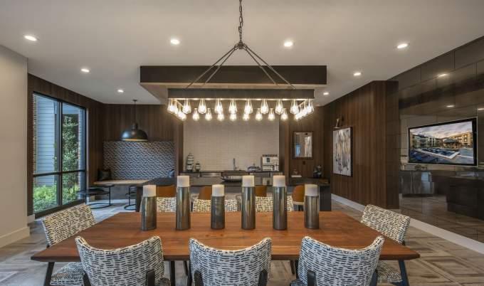 11107 W Airport Blvd in Stafford, TX - Building Photo