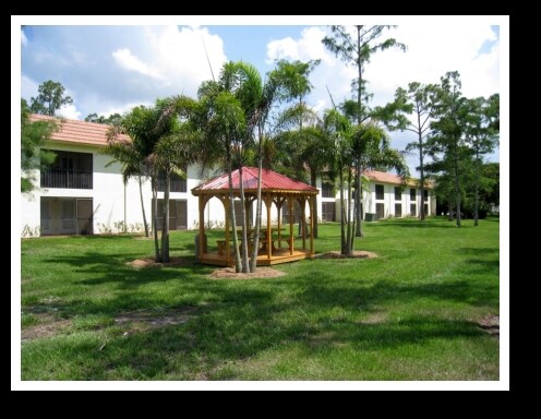 Palm Court at Wellington Apartments in Wellington, FL - Foto de edificio - Building Photo