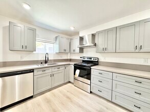 6127 3/4-6124 Monterey Rd in Los Angeles, CA - Building Photo - Building Photo