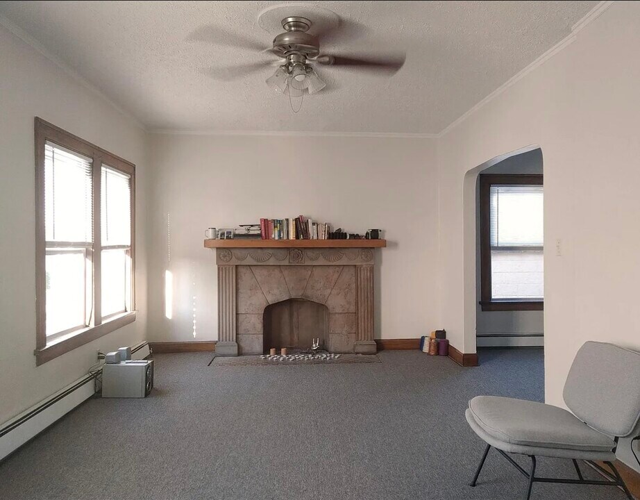 15301 Waterloo Rd in Cleveland, OH - Building Photo