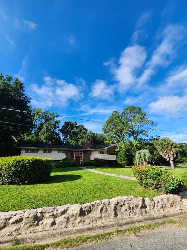 property at 743 E 9th Ave