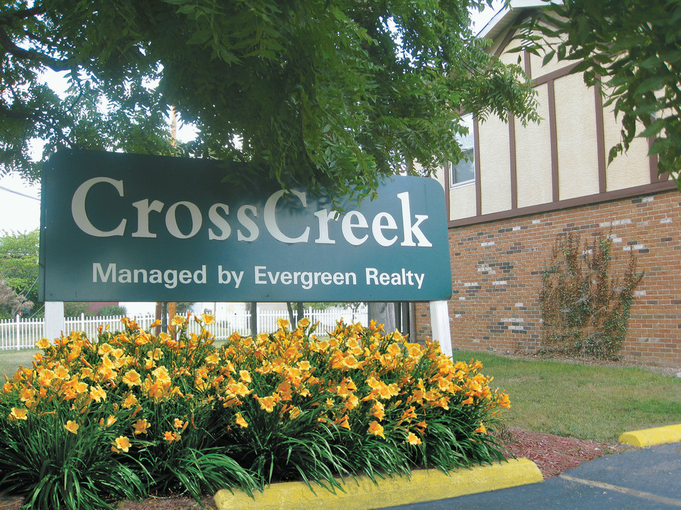 Crosscreek Apartments and Townhomes in Columbus, OH - Building Photo