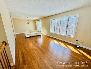 719 Woodridge Dr S in Chaska, MN - Building Photo - Building Photo