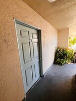 1260 Beachwood Dr in Los Angeles, CA - Building Photo