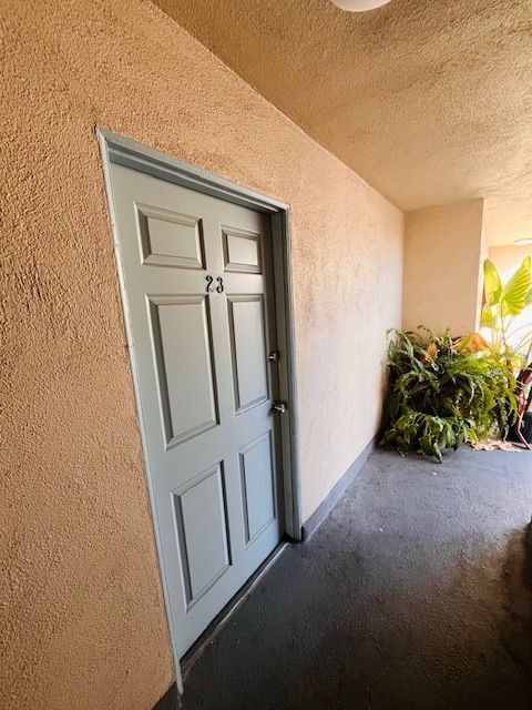 1260 Beachwood Dr in Los Angeles, CA - Building Photo