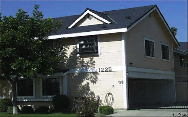 1225 W Diamond St in Anaheim, CA - Building Photo - Building Photo