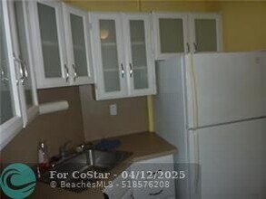1831 NE 38th St in Fort Lauderdale, FL - Foto de edificio - Building Photo