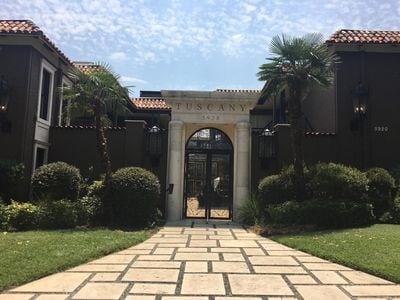 5930 Sandhurst Ln, Unit #218 Tuscany in Dallas, TX - Building Photo - Building Photo