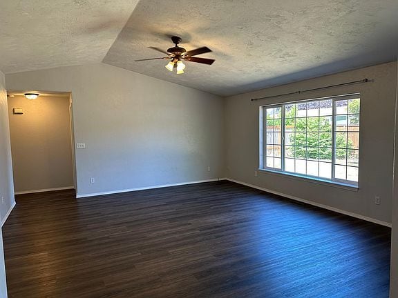 371 Meadowlark Ct SE in Albany, OR - Building Photo - Building Photo