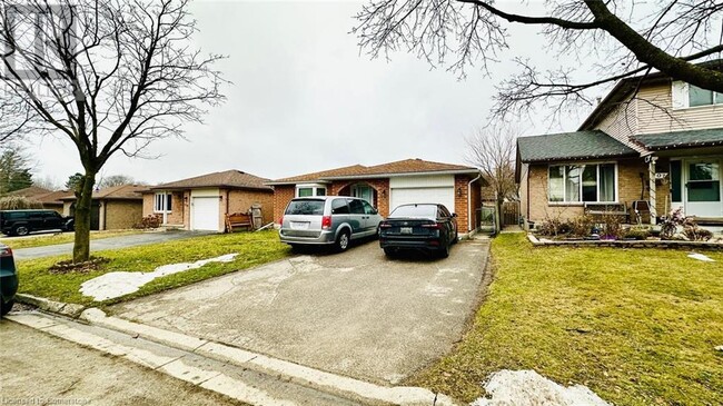 111 Scenic Wood Crescent in Kitchener, ON - Building Photo - Building Photo