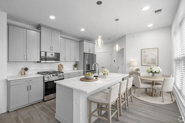 Madison Mall on Main Luxury Apartments