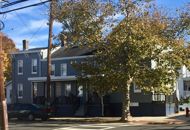 15 West Burlington Street, Unit 15 1/2 Prince St. in Bordentown, NJ - Building Photo - Building Photo